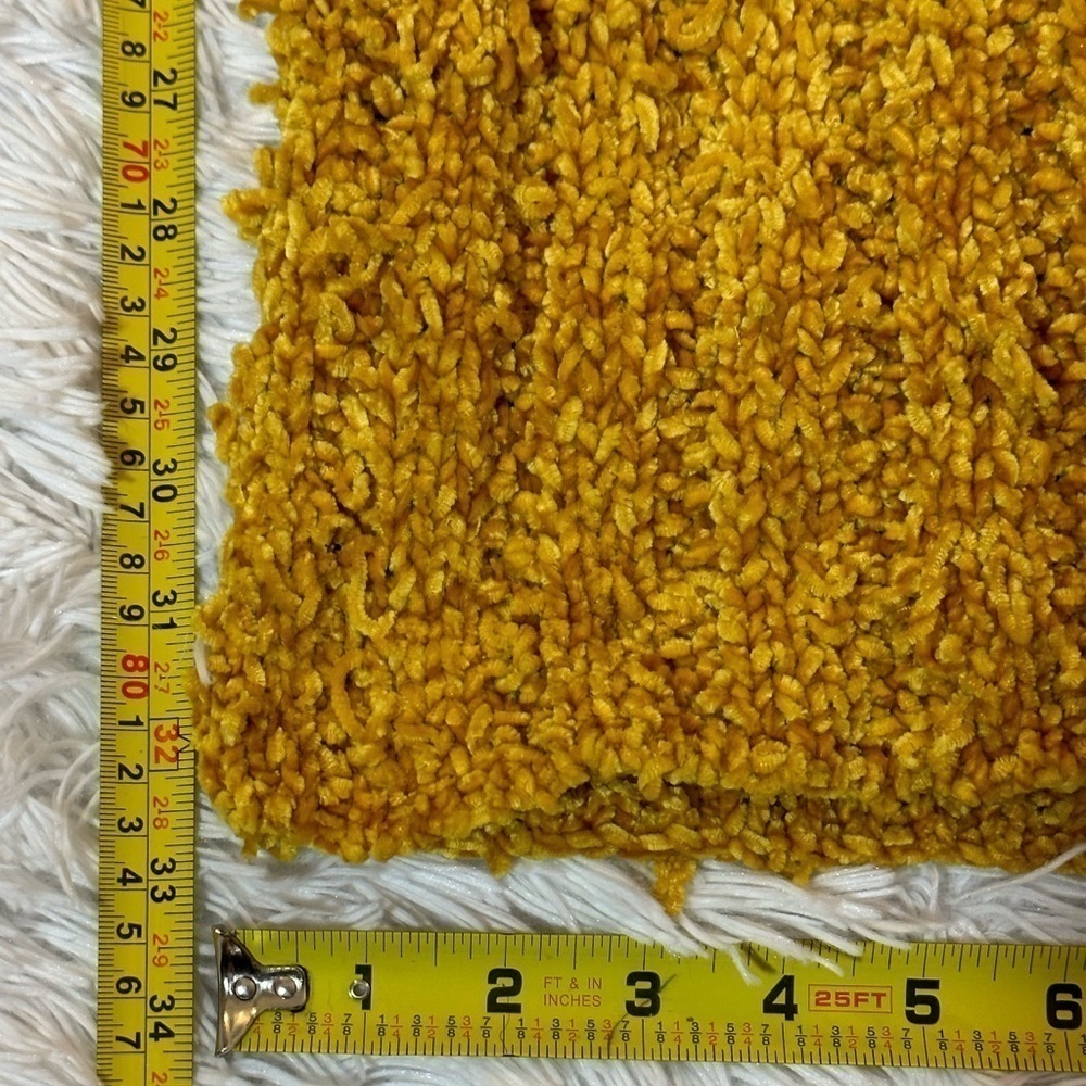 Yellow knit scarf - Picture 6 of 9